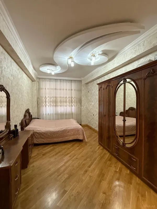 Satılır 3 otaqlı mənzil 150 m²