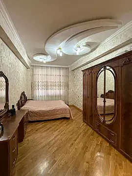 Satılır 3 otaqlı mənzil 150 m²