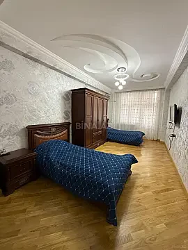 Satılır 3 otaqlı mənzil 150 m²