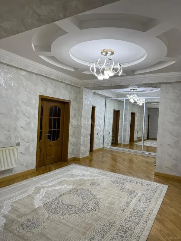 Satılır 3 otaqlı mənzil 150 m²