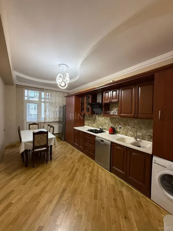 Satılır 3 otaqlı mənzil 150 m²