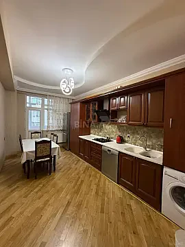 Satılır 3 otaqlı mənzil 150 m²