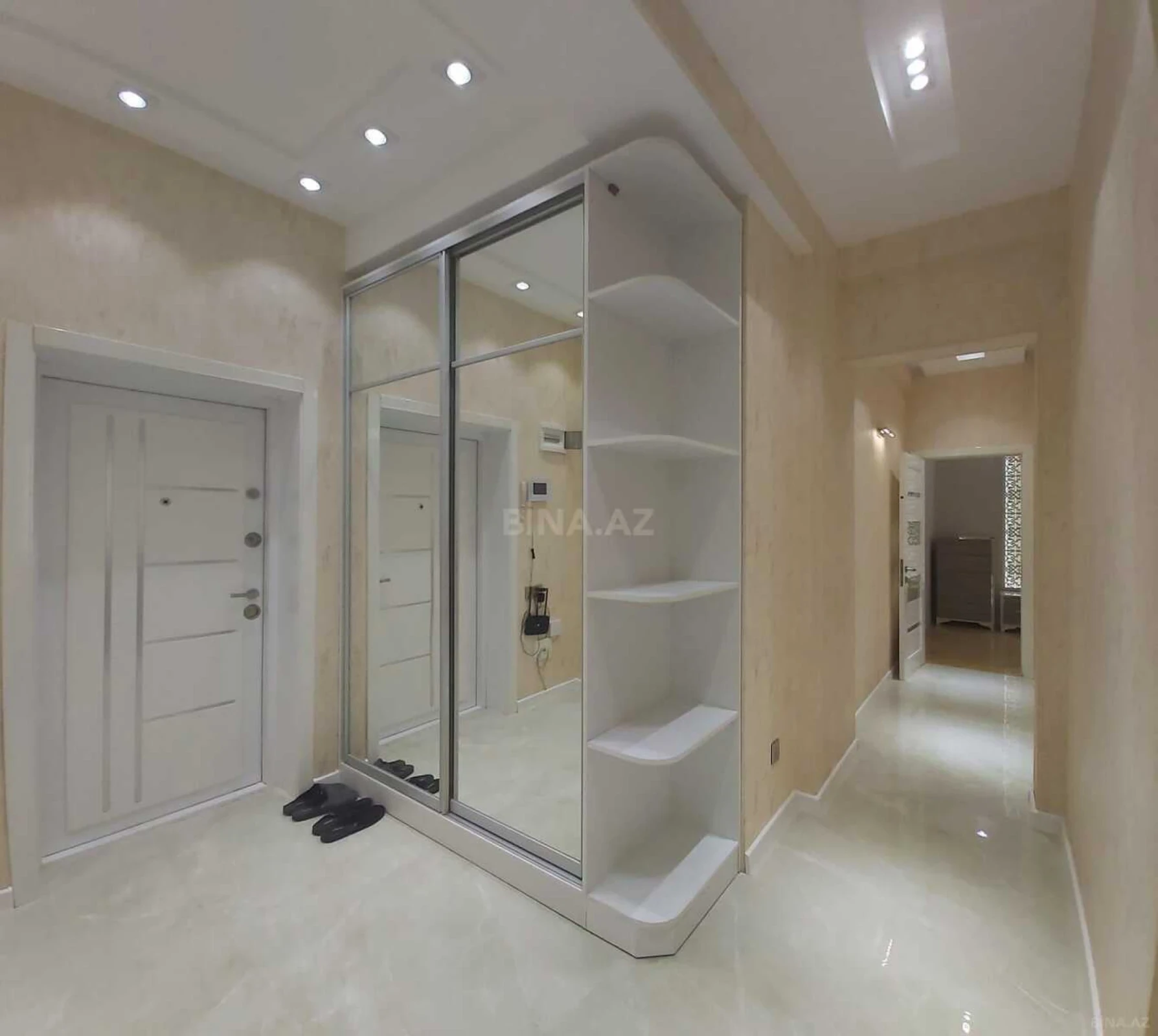 Satılır 3 otaqlı mənzil 115 m²