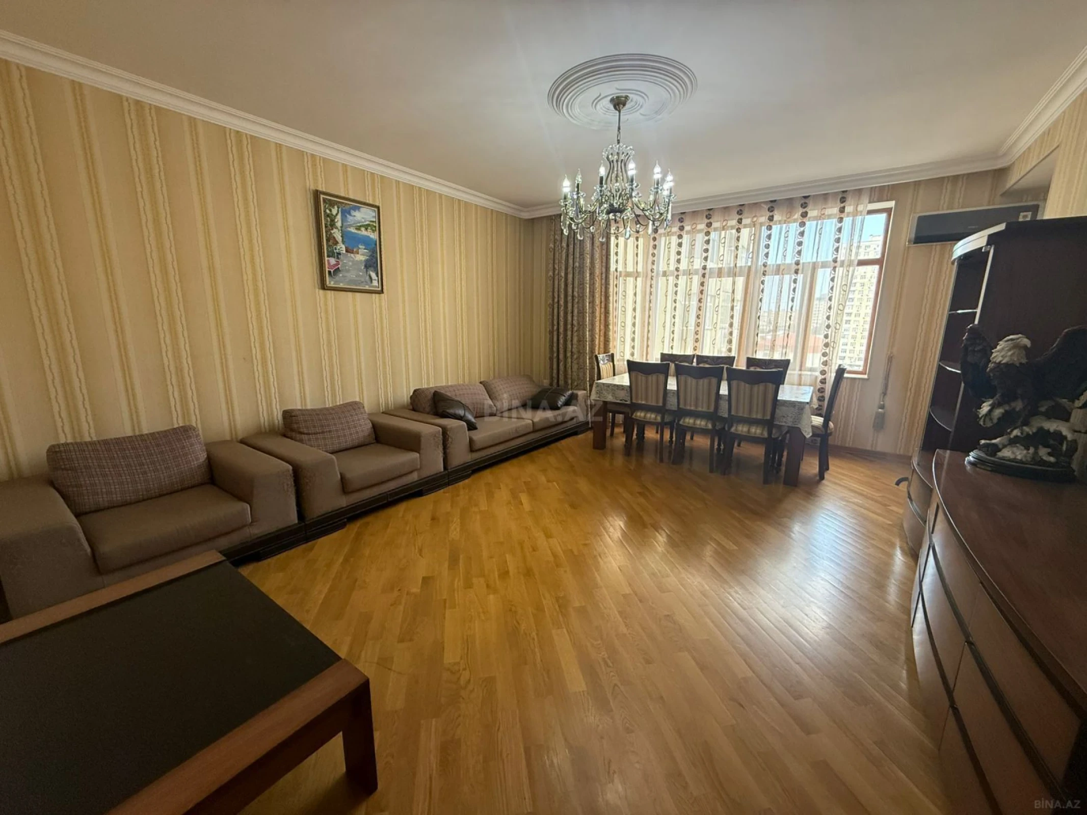 Satılır 4 otaqlı mənzil 122 m²