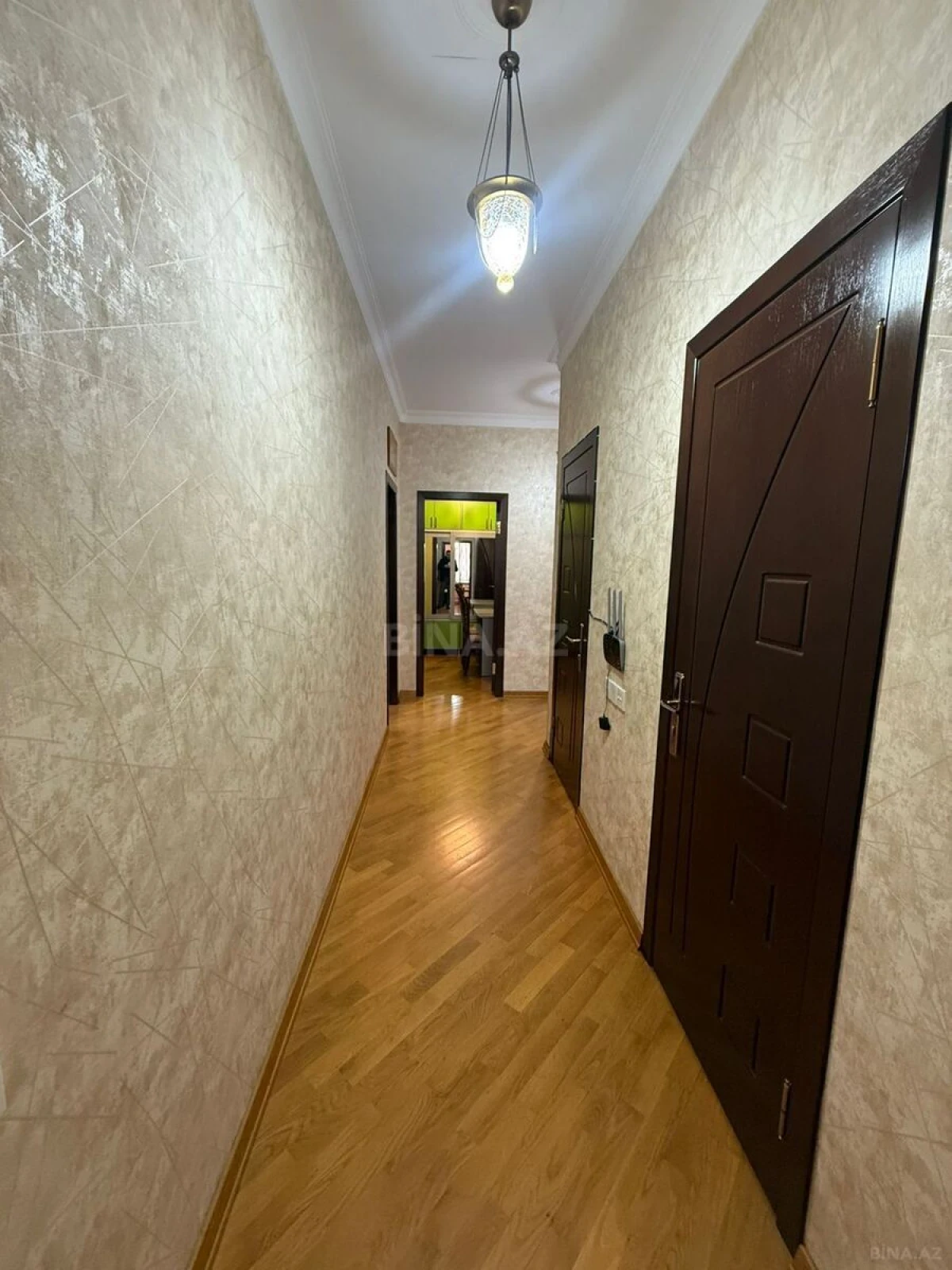 Satılır 4 otaqlı mənzil 122 m²
