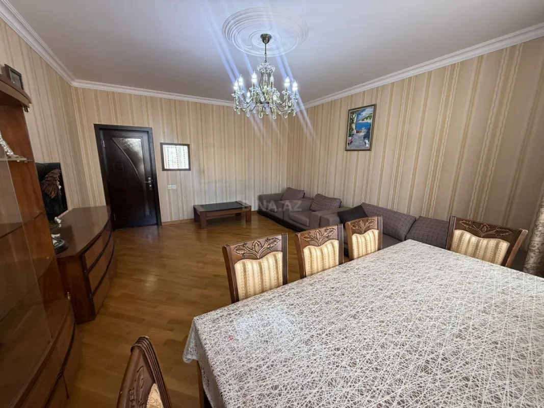 Satılır 4 otaqlı mənzil 122 m²
