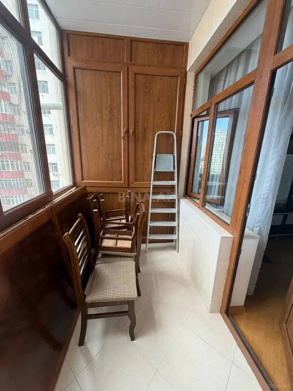 Satılır 4 otaqlı mənzil 122 m²