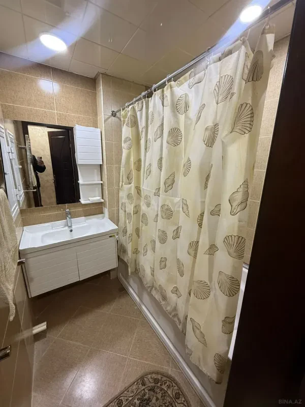 Satılır 4 otaqlı mənzil 122 m²