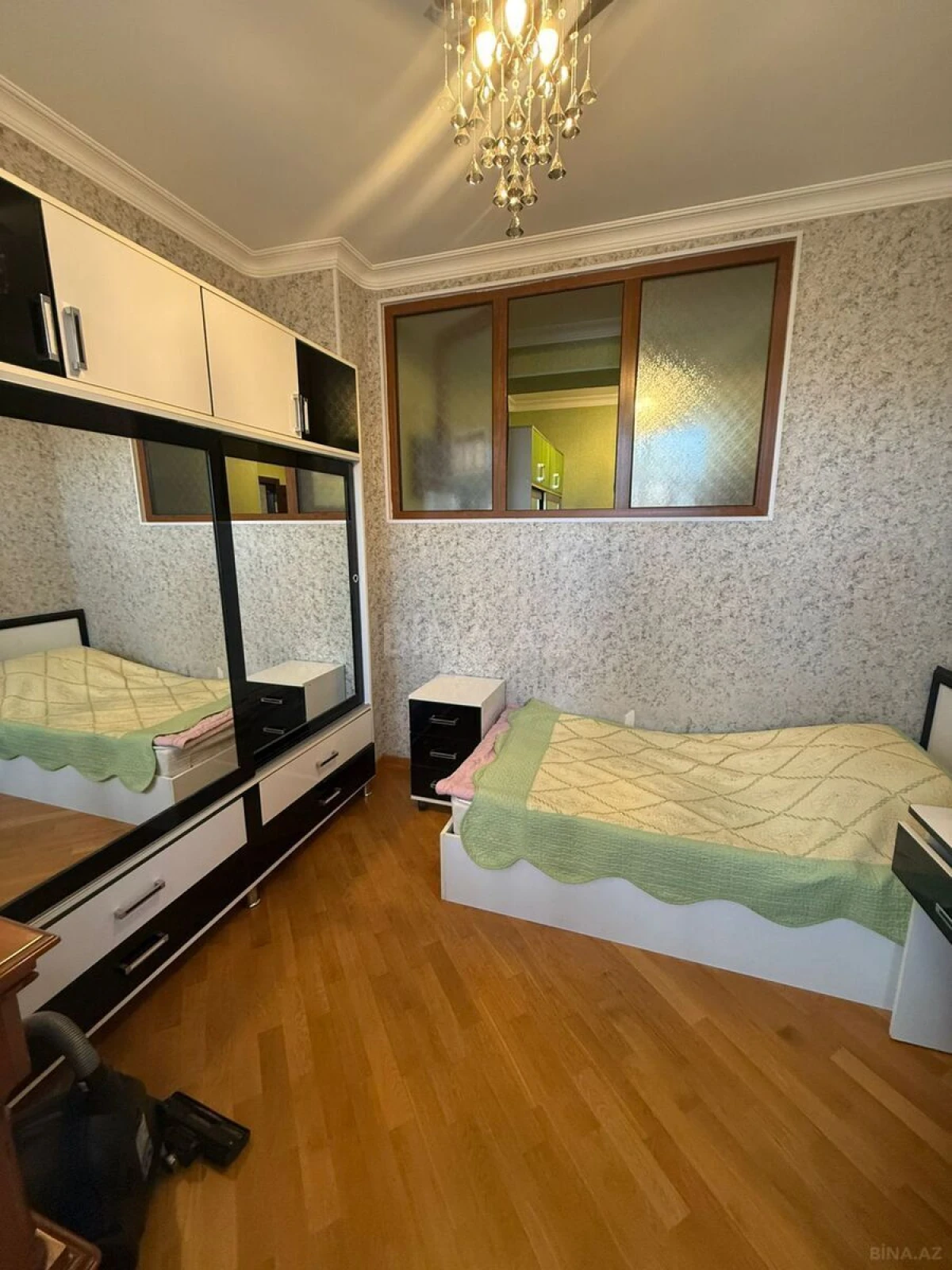 Satılır 4 otaqlı mənzil 122 m²