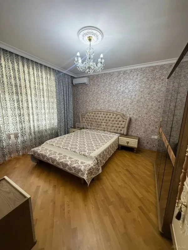 Satılır 4 otaqlı mənzil 122 m²