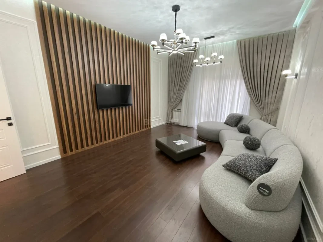 Kirayə verilir 2 otaqlı mənzil 90 m²