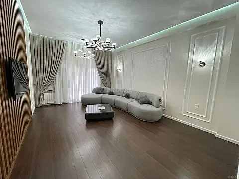 Kirayə verilir 2 otaqlı mənzil 90 m²