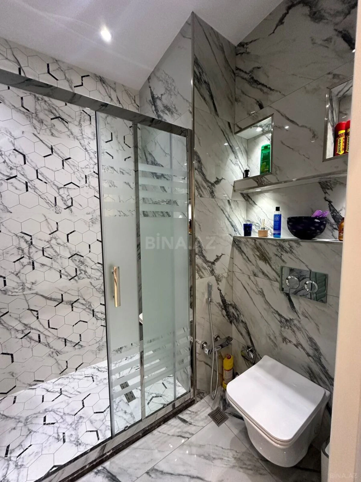 Kirayə verilir 2 otaqlı mənzil 90 m²