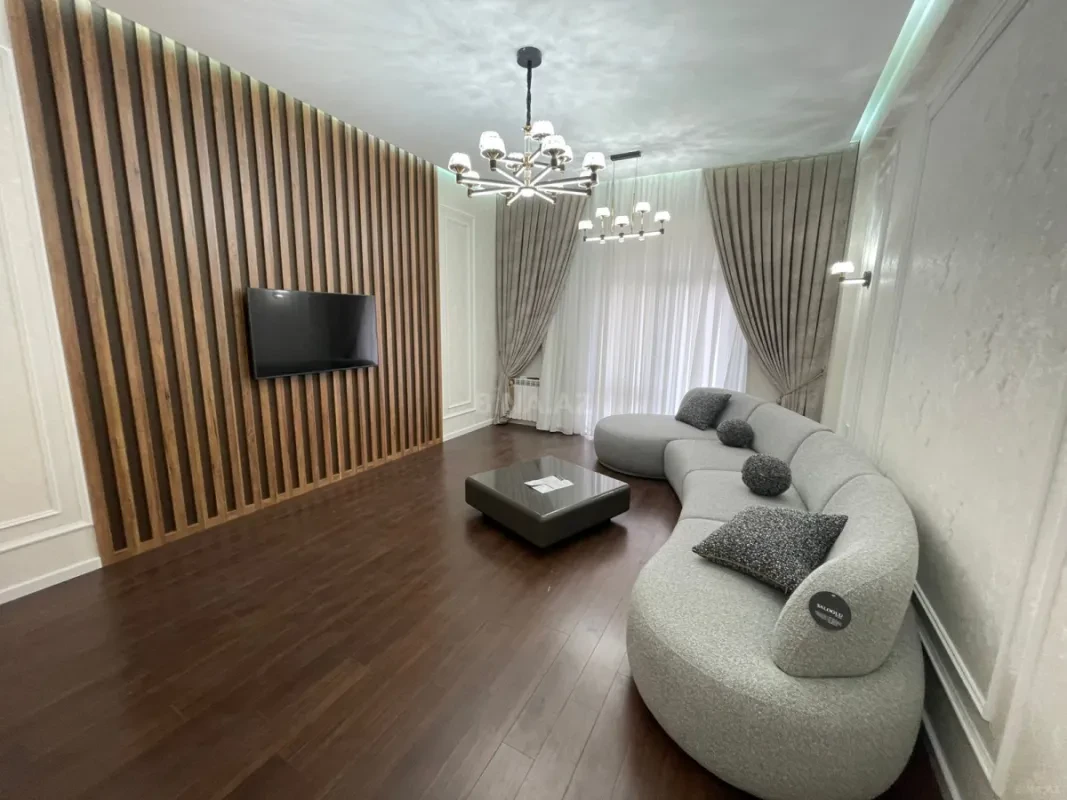 Kirayə verilir 2 otaqlı mənzil 90 m²