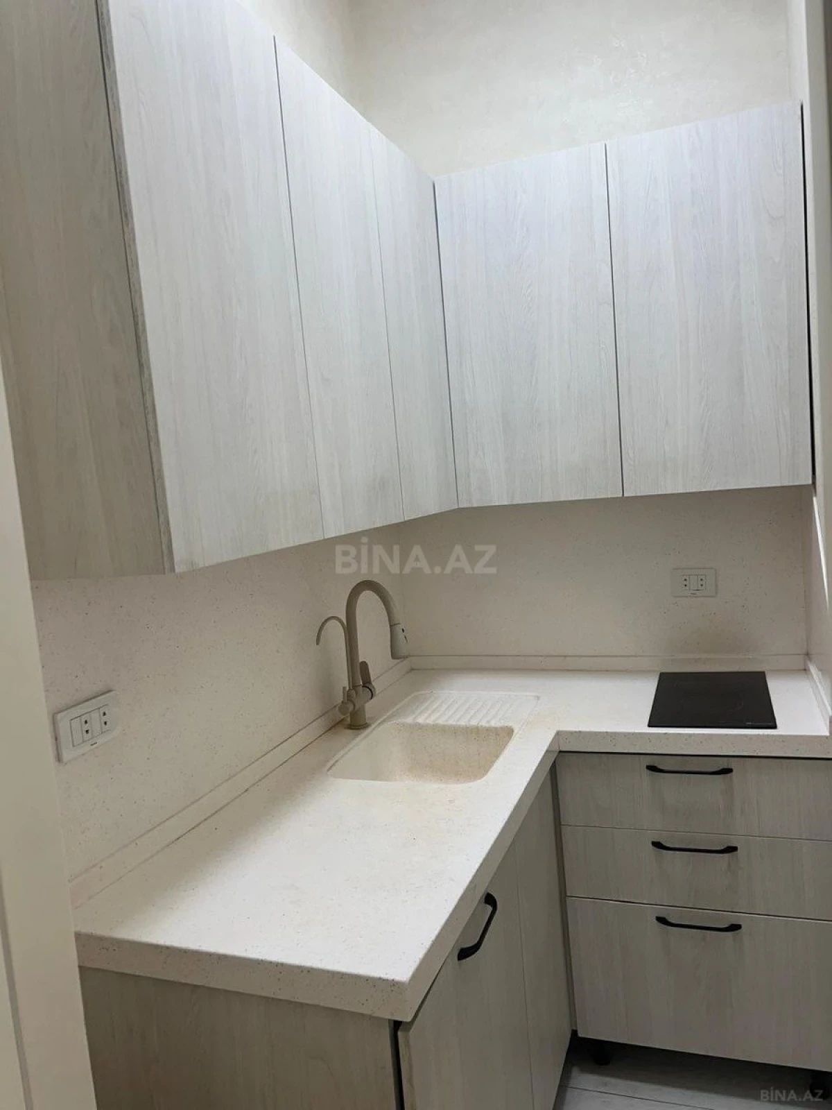 Satılır 2 otaqlı mənzil 107 m²