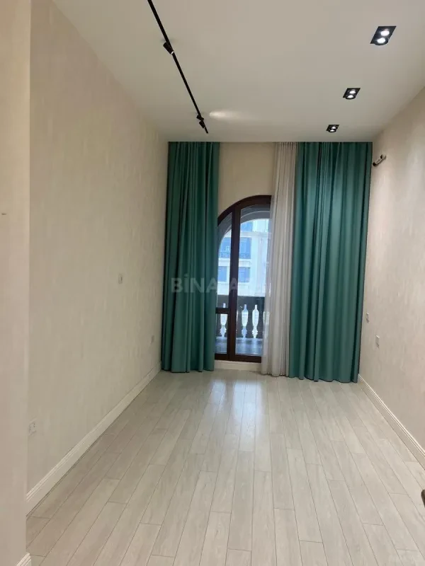 Satılır 2 otaqlı mənzil 107 m²
