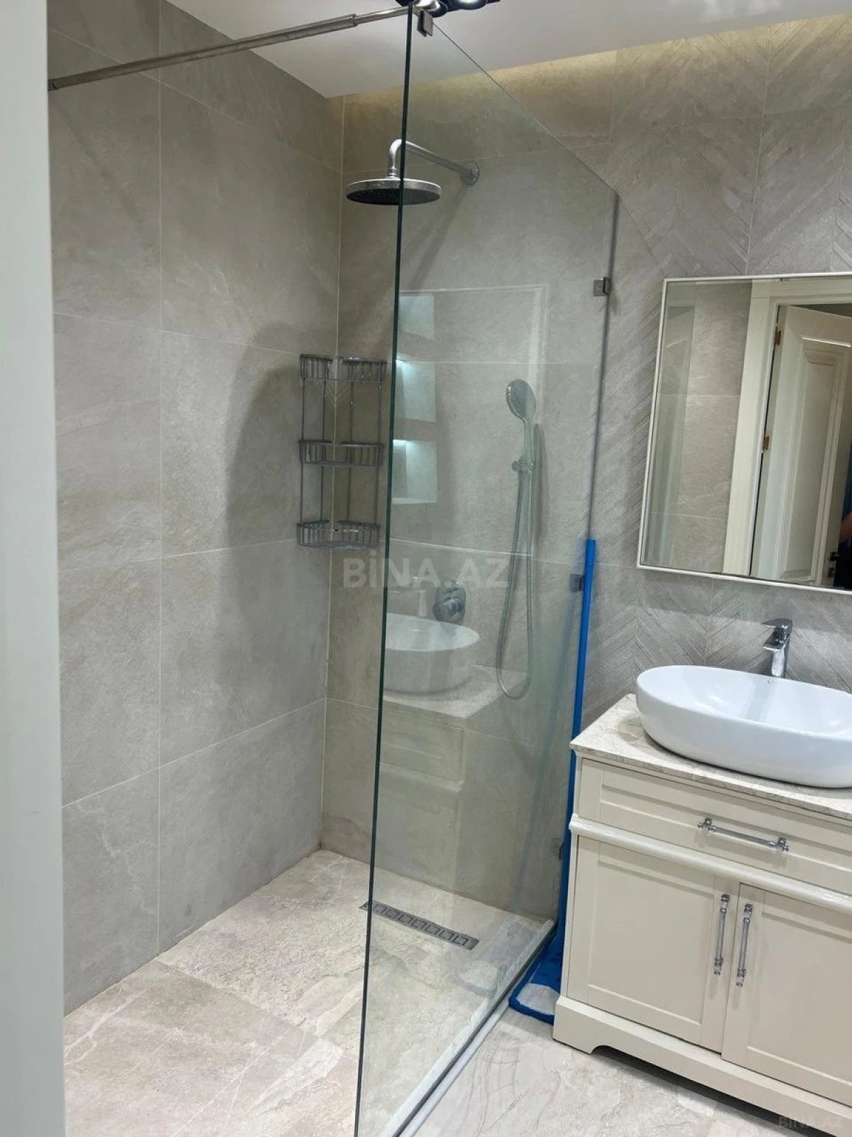 Satılır 2 otaqlı mənzil 107 m²