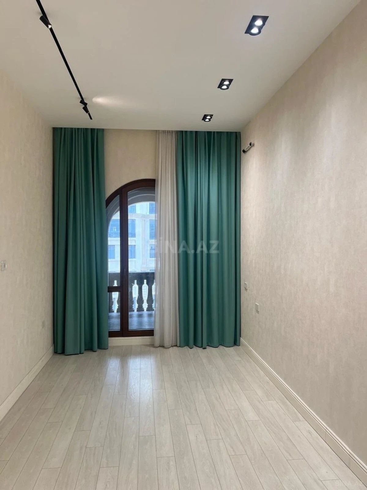 Satılır 2 otaqlı mənzil 107 m²
