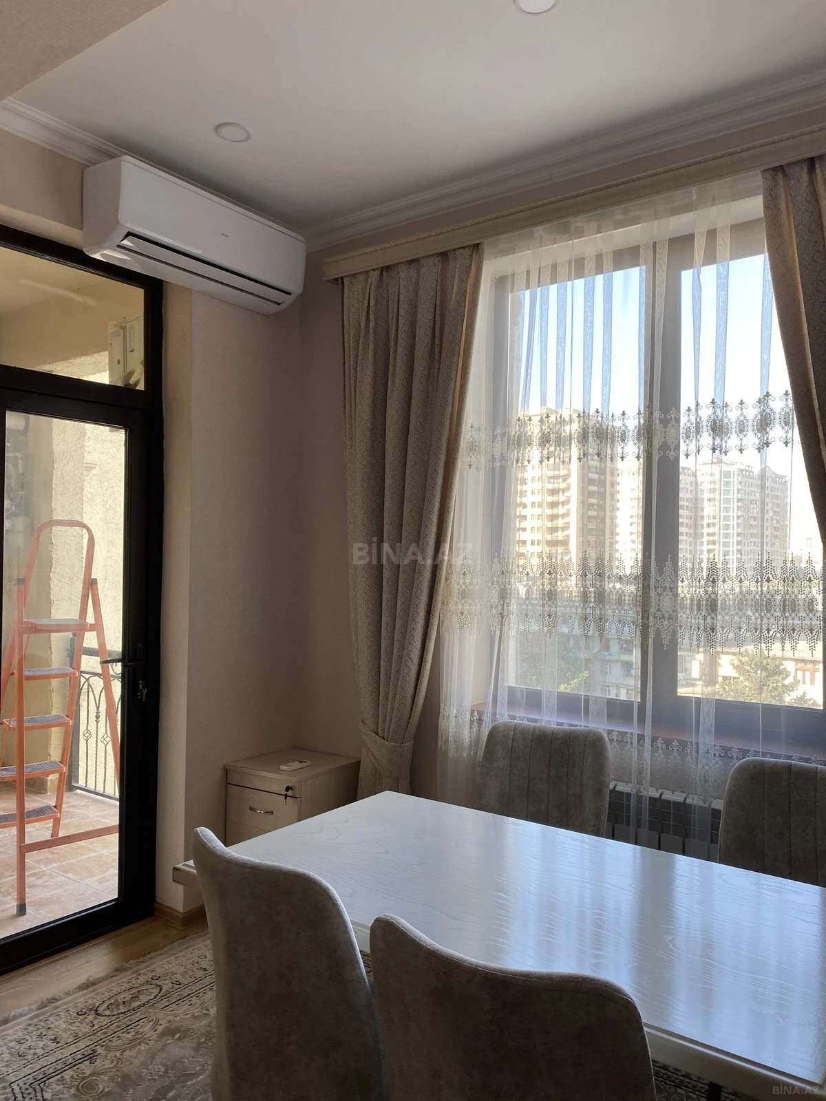 Kirayə verilir 2 otaqlı mənzil 100 m²