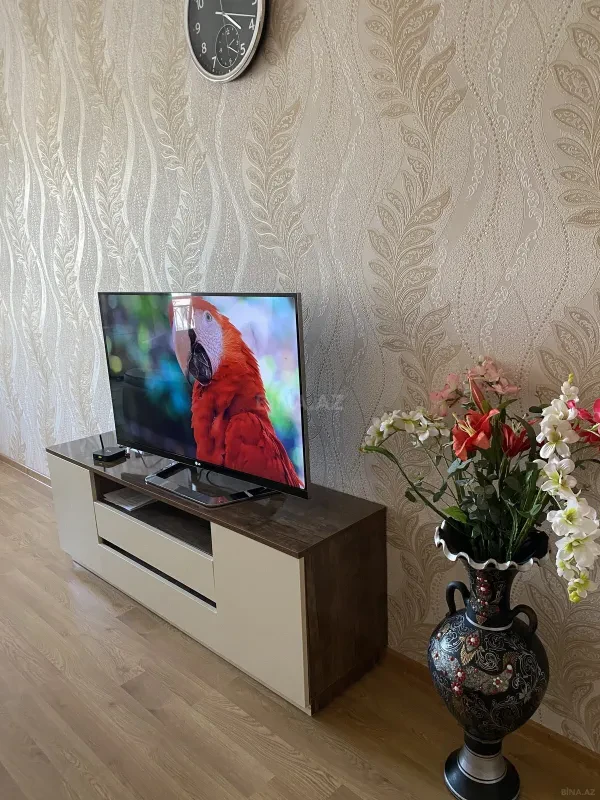 Kirayə verilir 2 otaqlı mənzil 100 m²