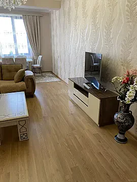 Kirayə verilir 2 otaqlı mənzil 100 m²