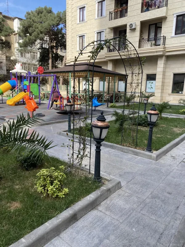 Kirayə verilir 2 otaqlı mənzil 100 m²