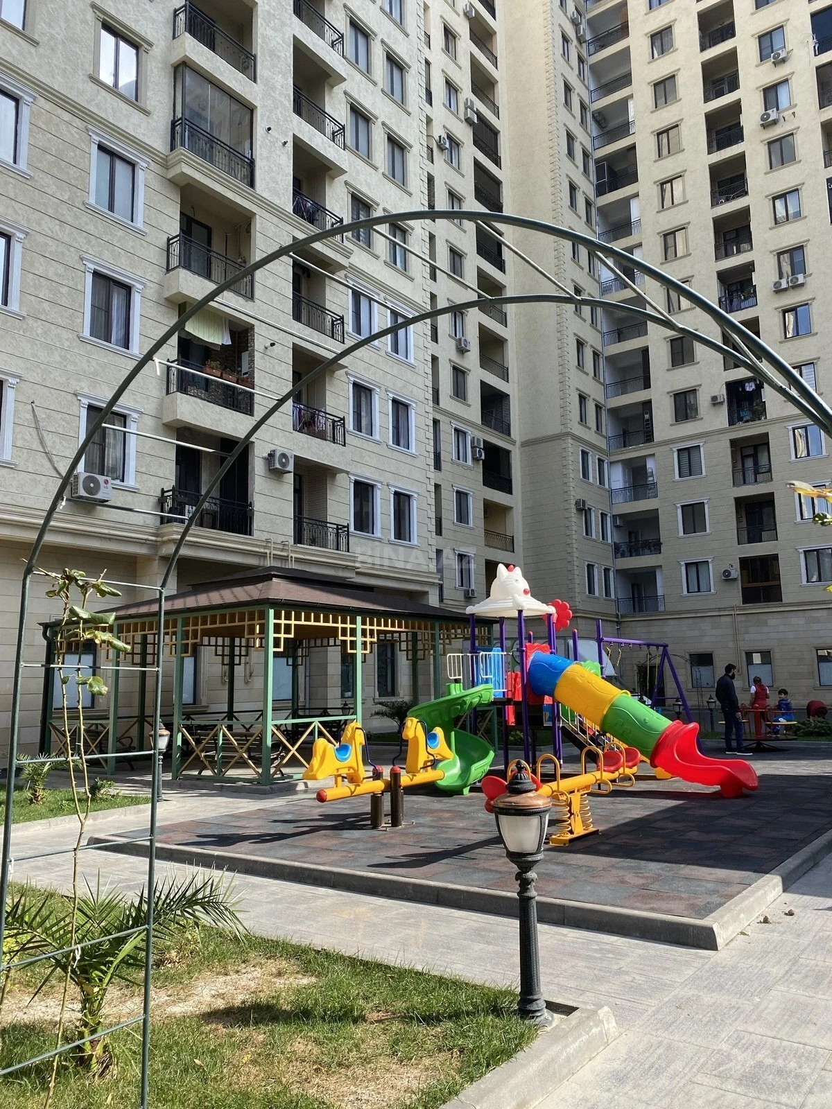 Kirayə verilir 2 otaqlı mənzil 100 m²