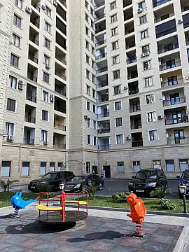 Kirayə verilir 2 otaqlı mənzil 100 m²