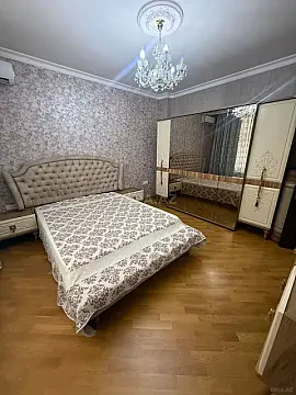 Satılır 4 otaqlı mənzil 122 m²