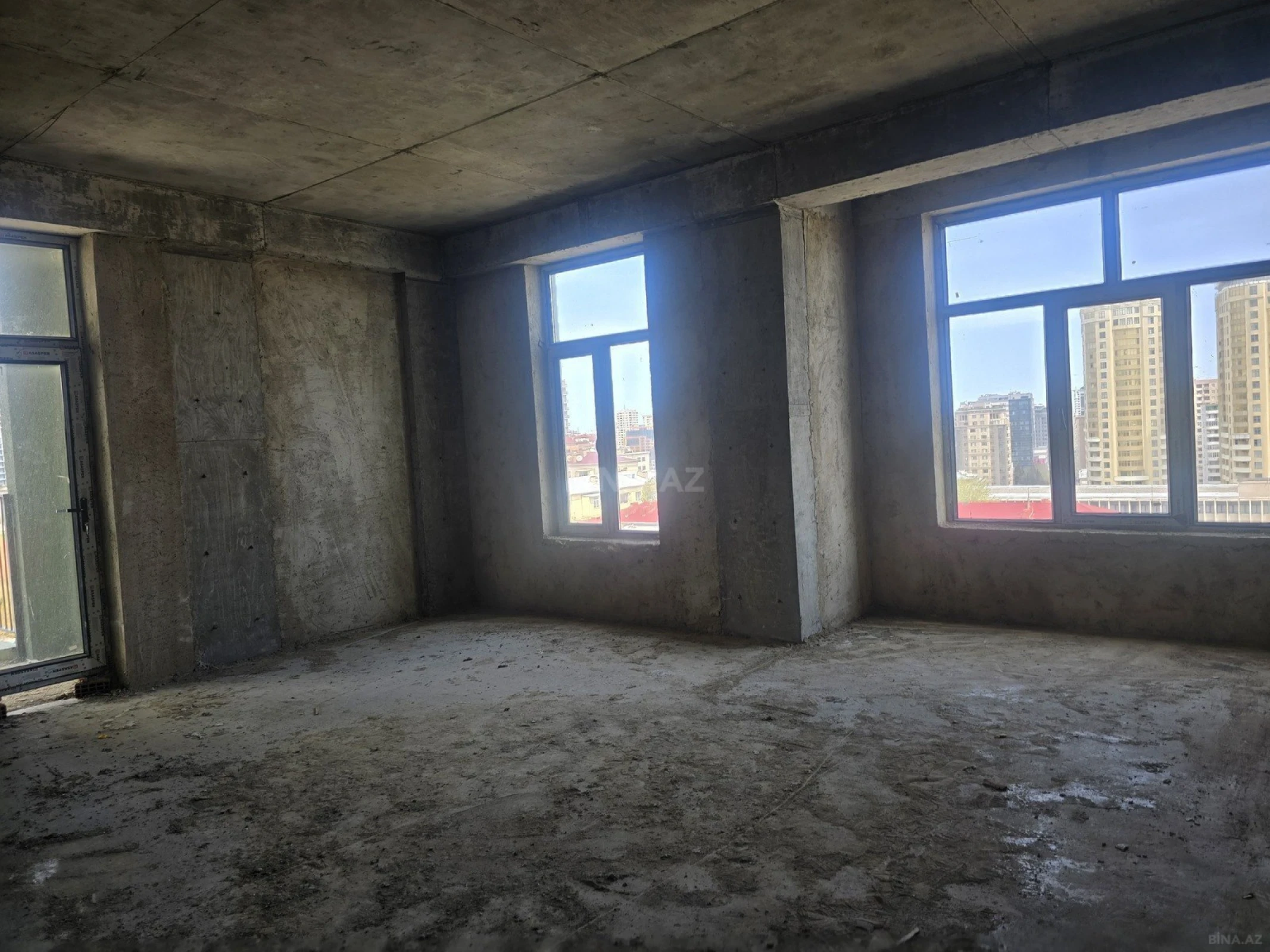 Satılır 3 otaqlı mənzil 147 m²