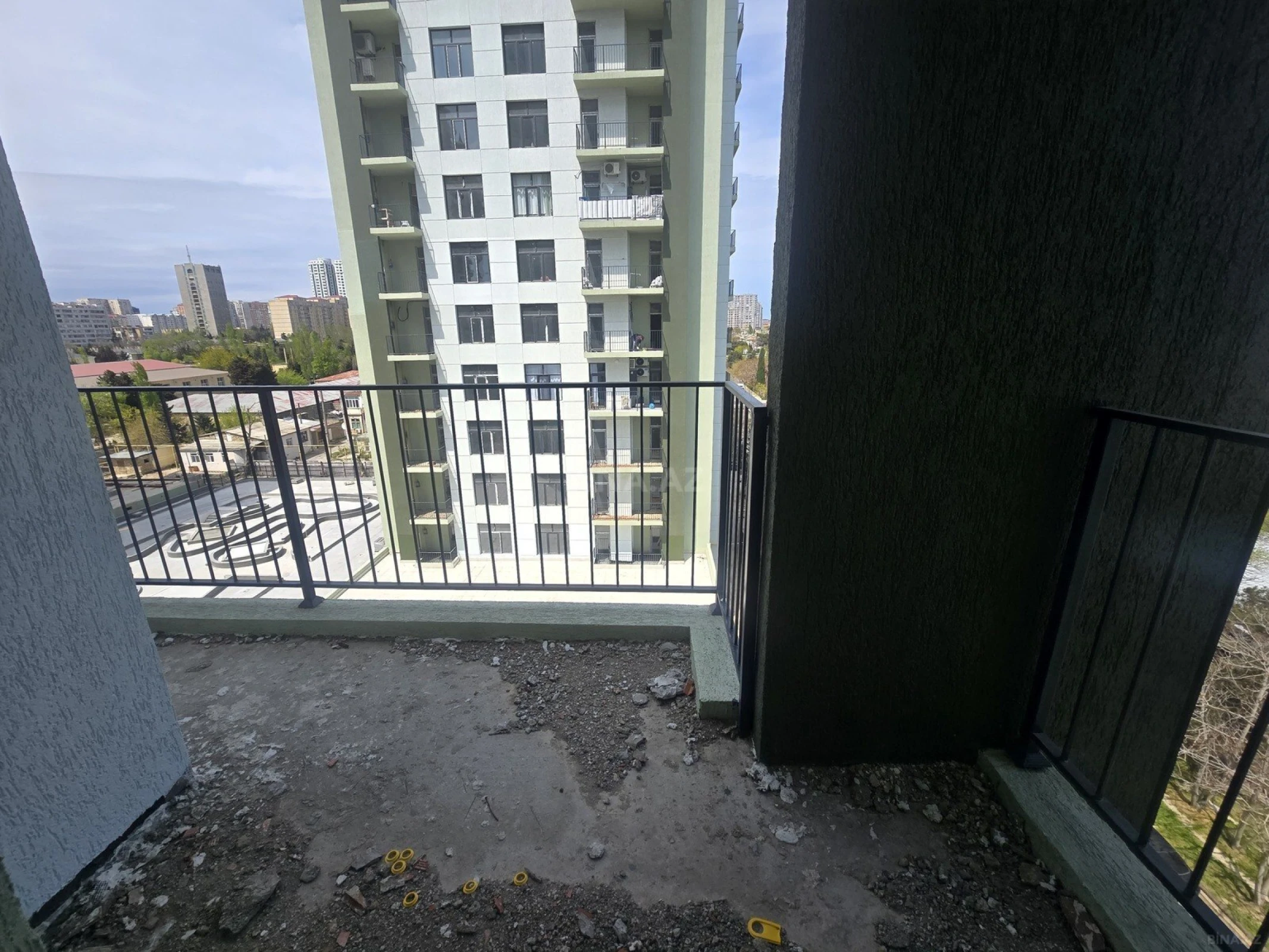 Satılır 3 otaqlı mənzil 147 m²