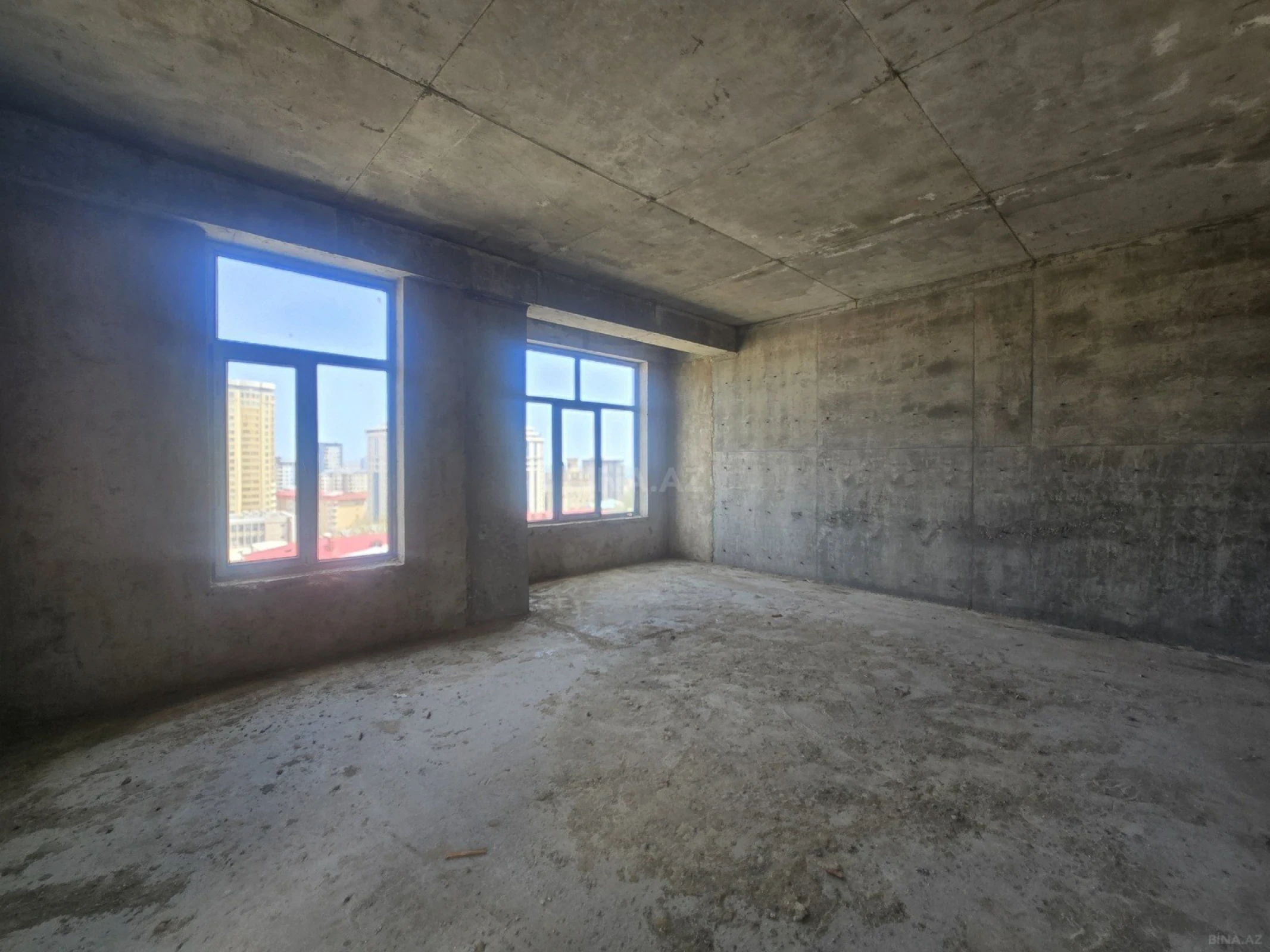 Satılır 3 otaqlı mənzil 147 m²
