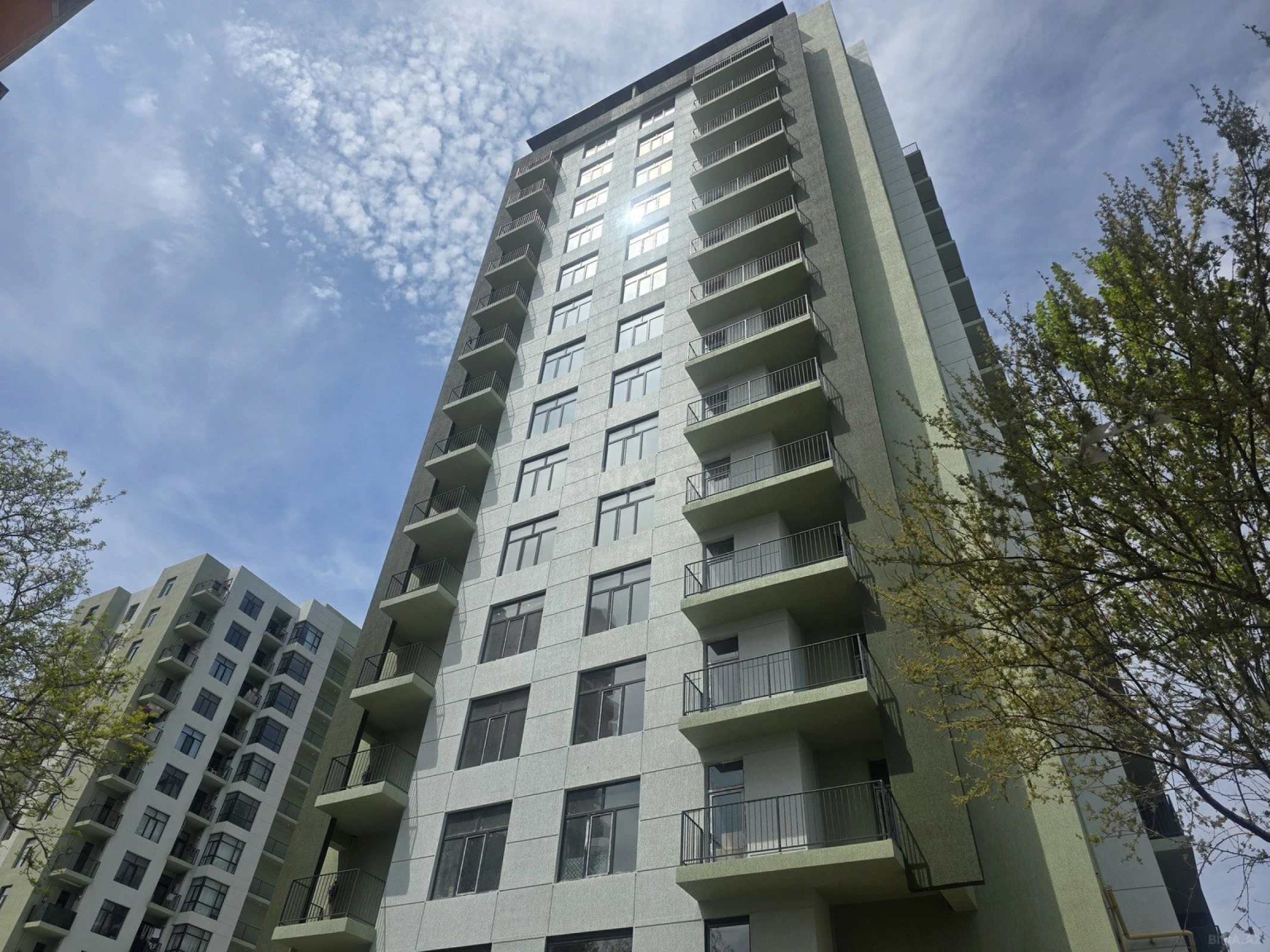 Satılır 3 otaqlı mənzil 147 m²
