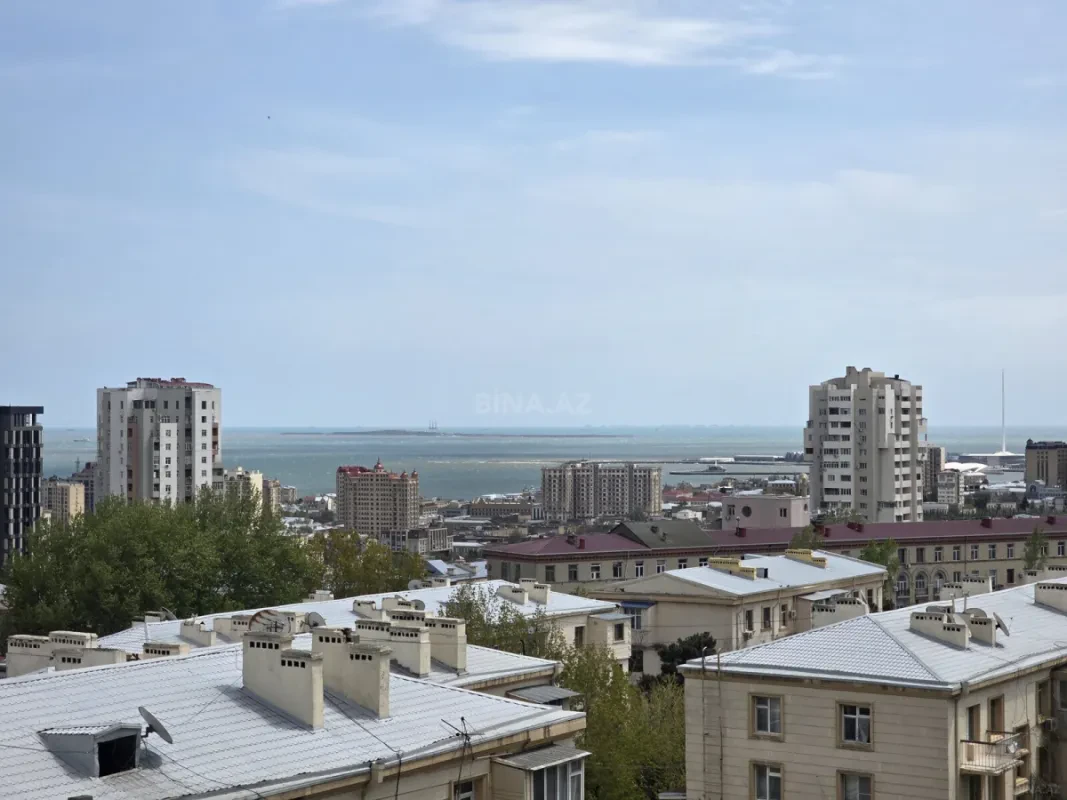 Satılır 3 otaqlı mənzil 147 m²