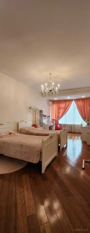 Kirayə verilir 3 otaqlı mənzil 160 m²