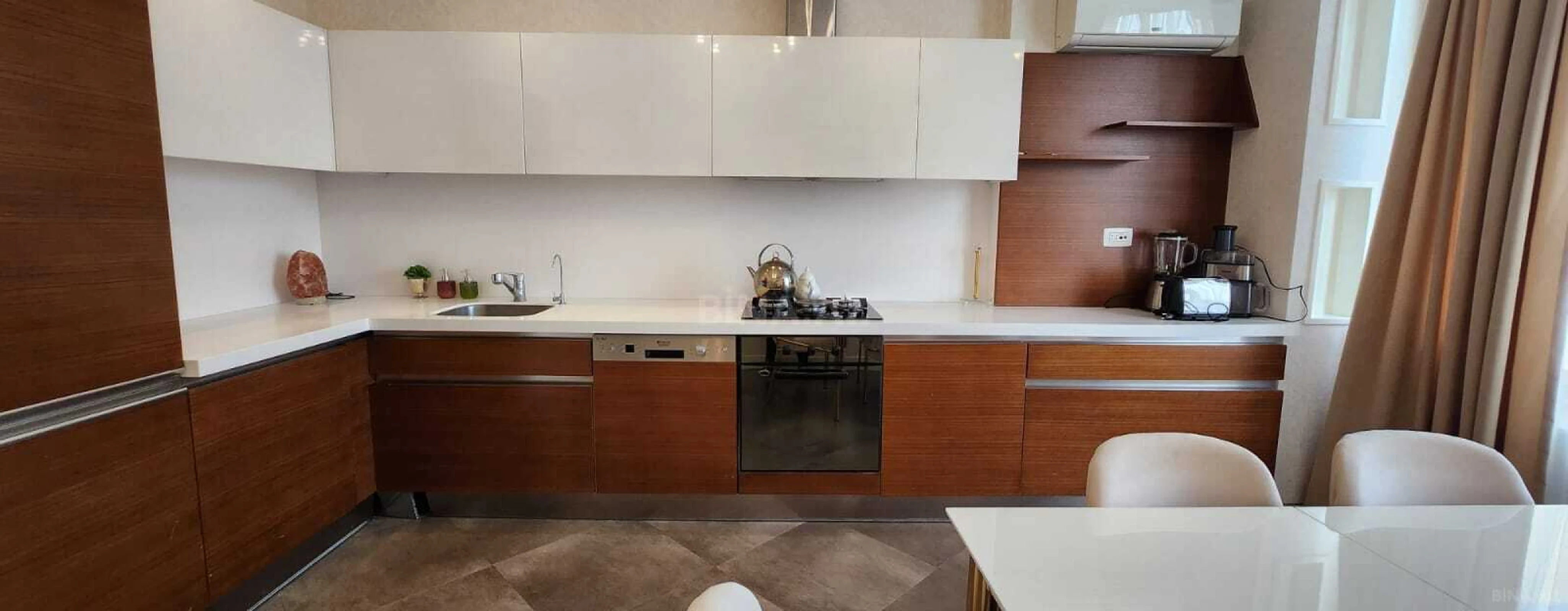 Kirayə verilir 3 otaqlı mənzil 160 m²
