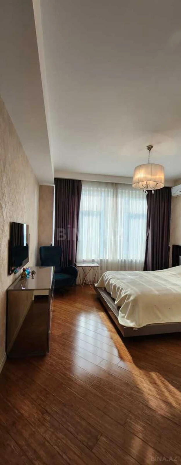 Kirayə verilir 3 otaqlı mənzil 160 m²
