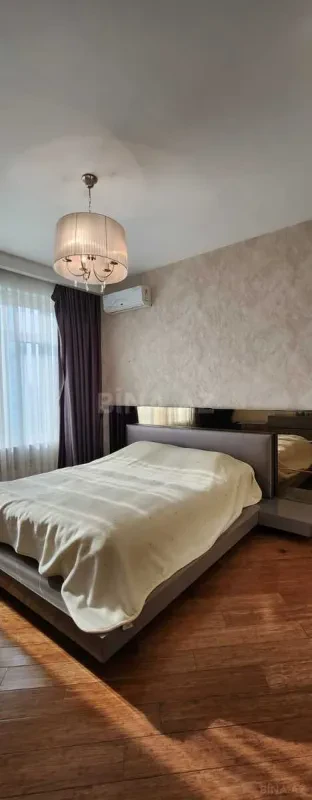 Kirayə verilir 3 otaqlı mənzil 160 m²