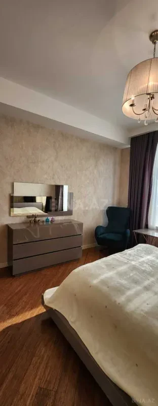 Kirayə verilir 3 otaqlı mənzil 160 m²