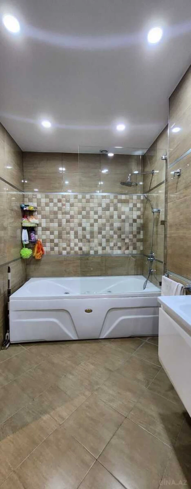 Kirayə verilir 3 otaqlı mənzil 160 m²