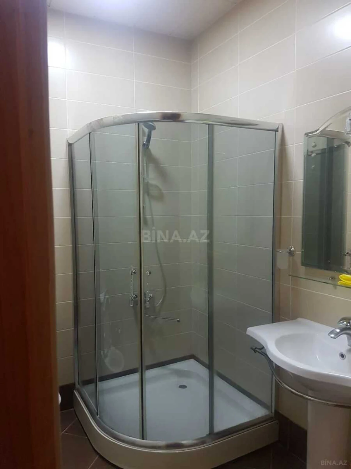 Kirayə verilir 2 otaqlı mənzil 70 m²