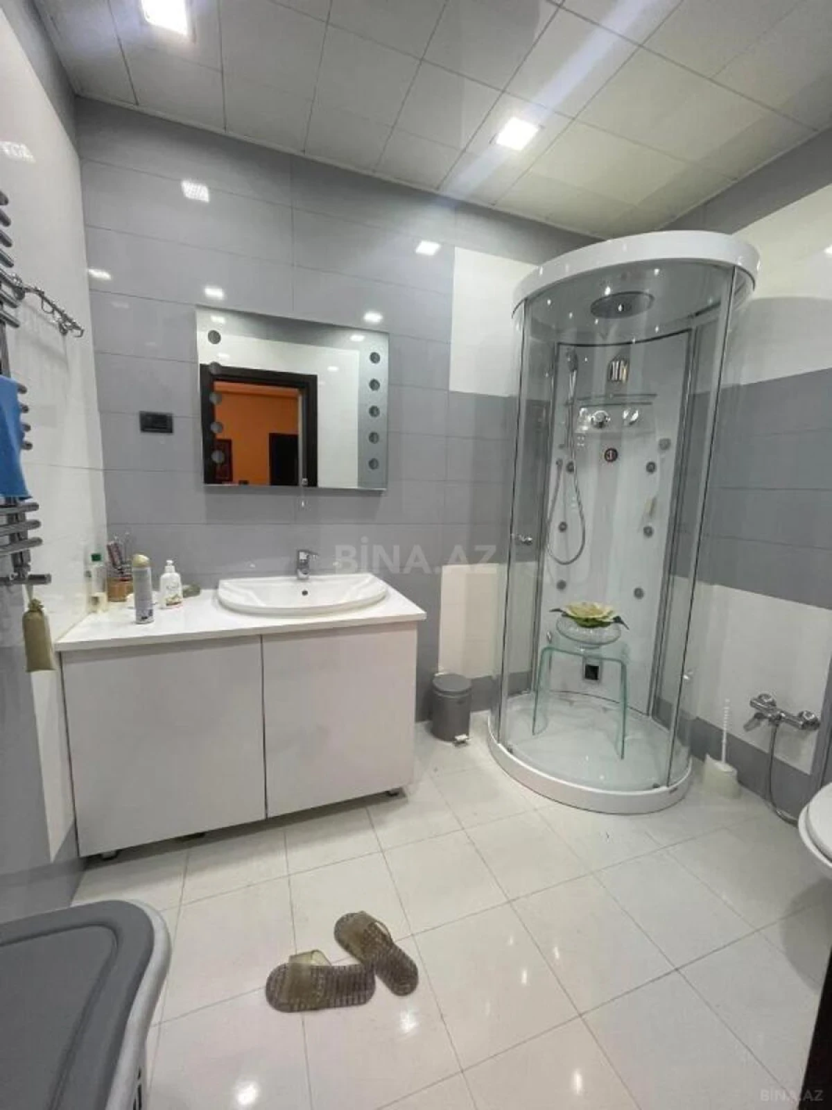 Satılır 4 otaqlı mənzil 240 m²