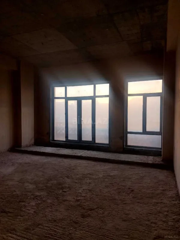 Satılır 4 otaqlı mənzil 288 m²
