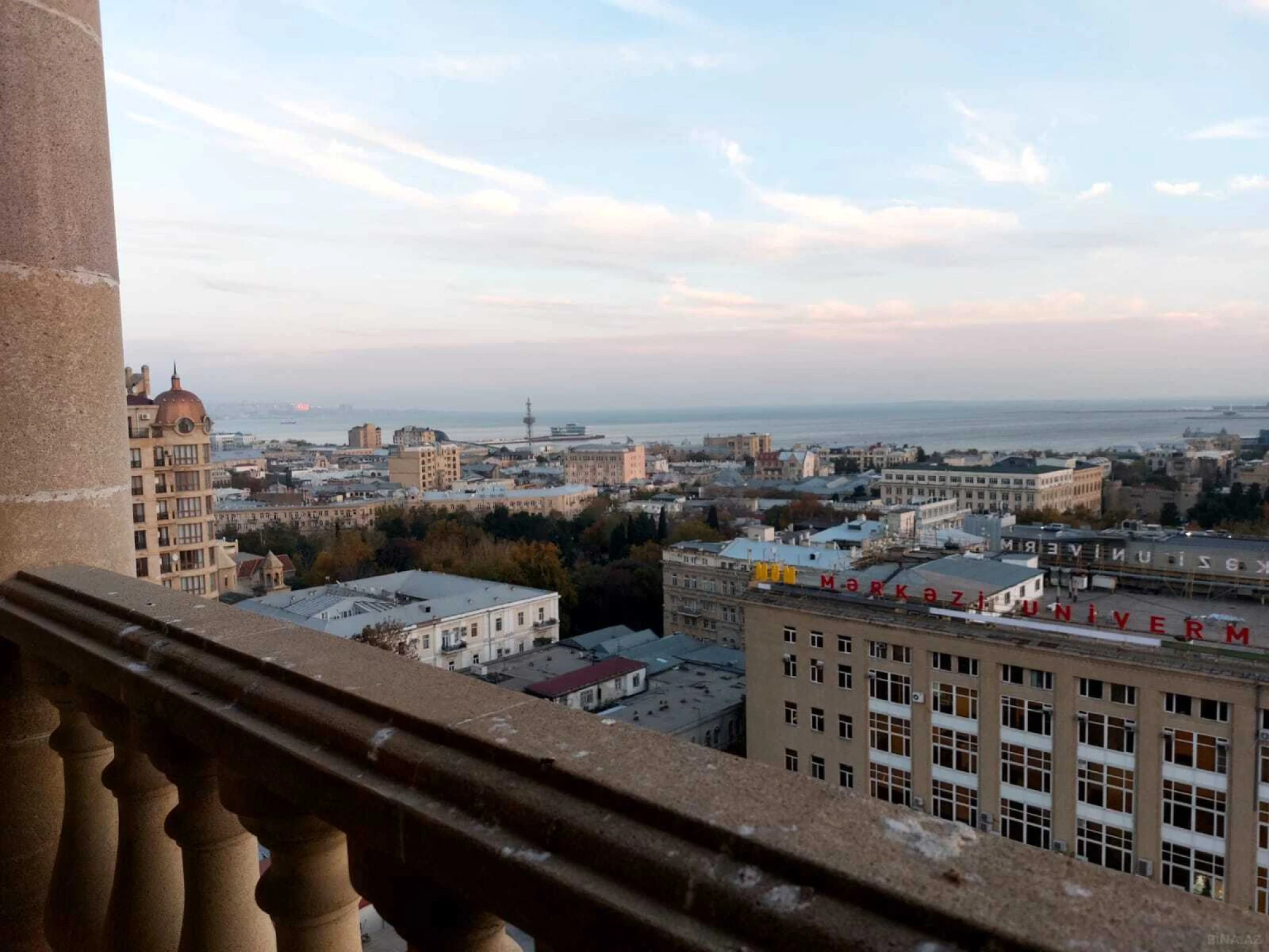 Satılır 4 otaqlı mənzil 288 m²