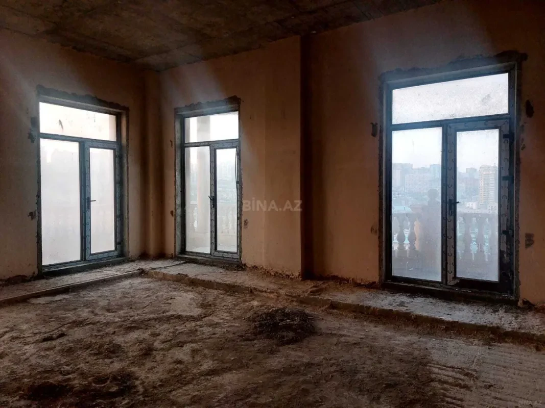 Satılır 4 otaqlı mənzil 288 m²