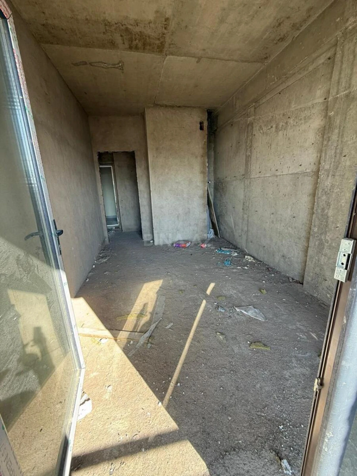 Satılır 1 otaqlı mənzil 54 m²