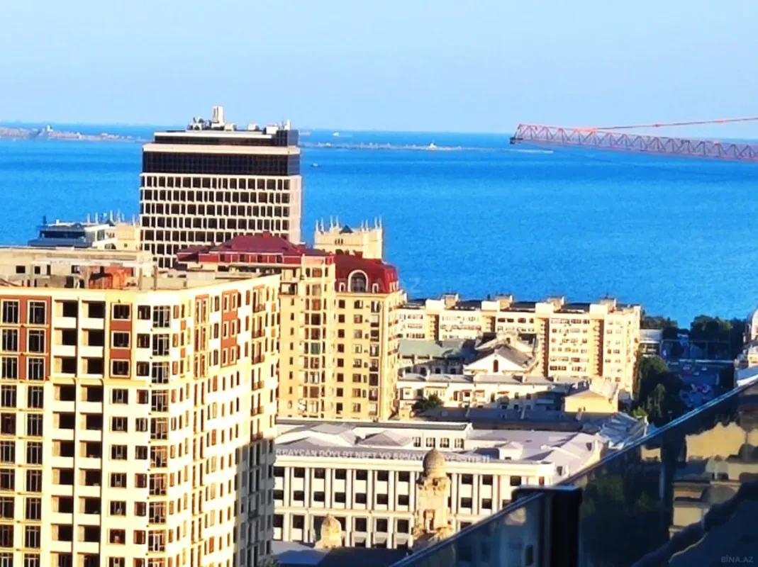 Satılır 4 otaqlı mənzil 225 m²