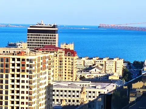 Satılır 4 otaqlı mənzil 225 m² — Bakı 4 otaq 225.00 m²
