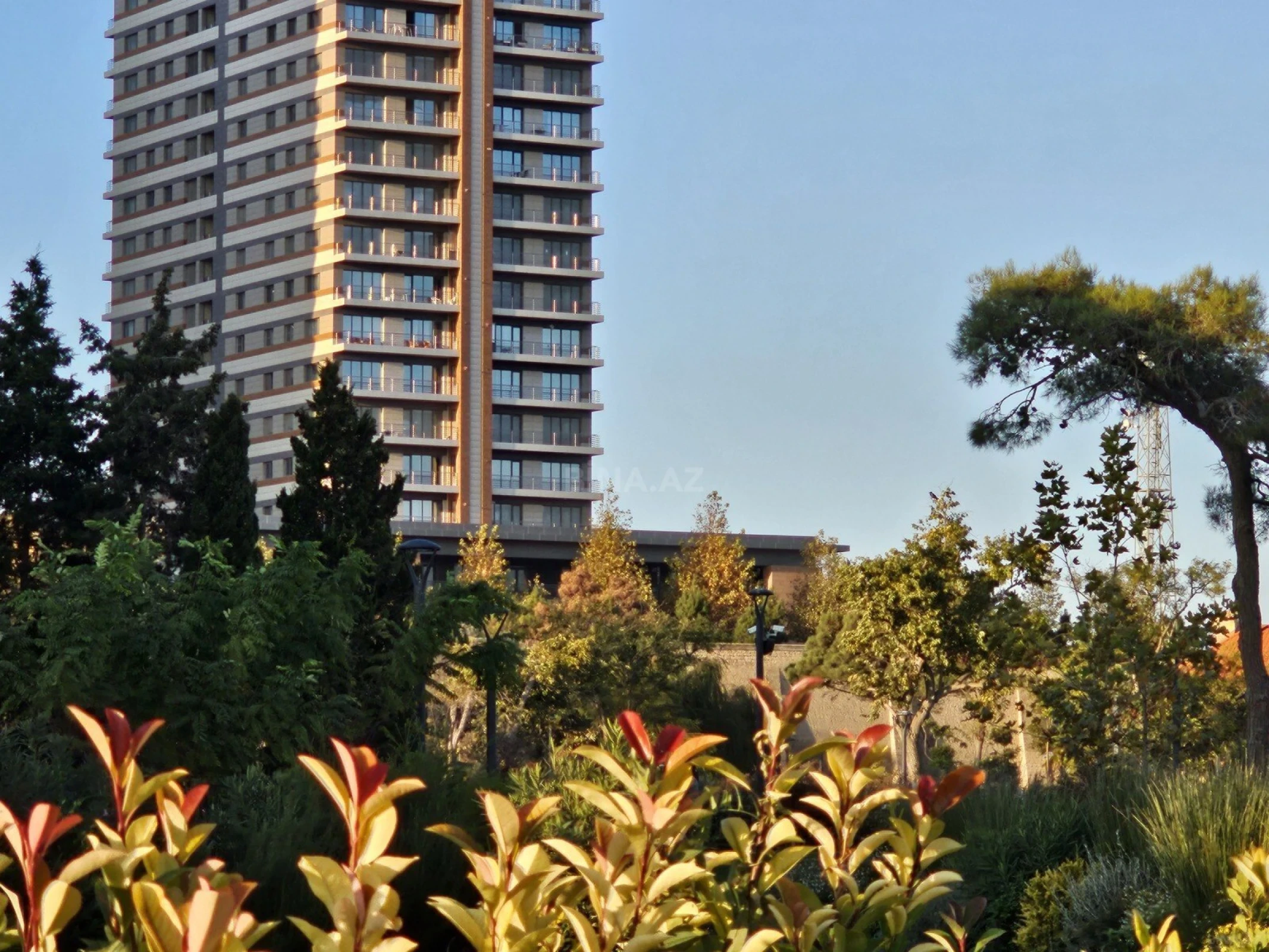 Satılır 4 otaqlı mənzil 190 m²