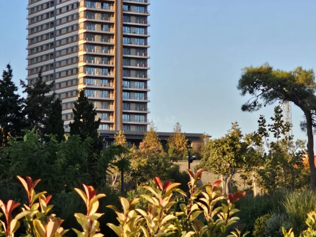 Satılır 4 otaqlı mənzil 190 m²